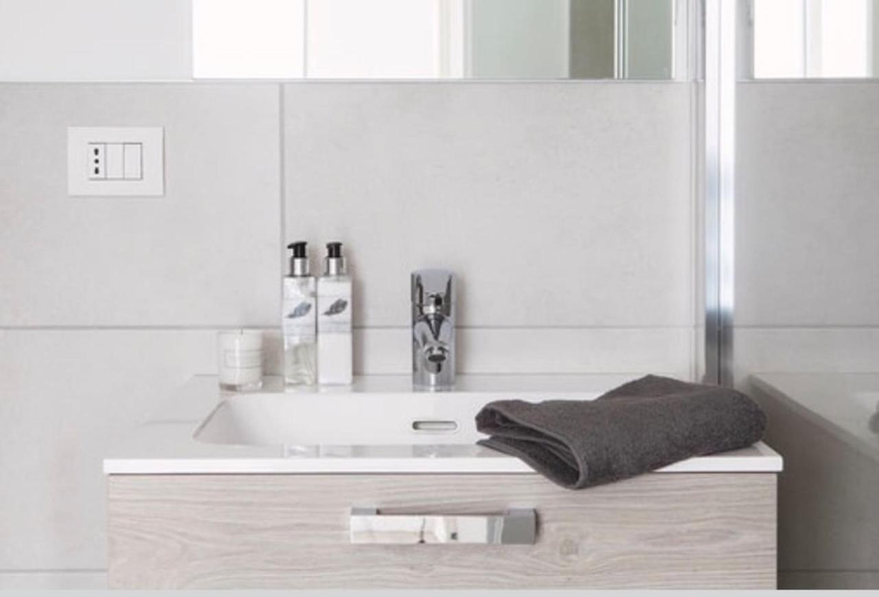 Carate UrioUlivi Luxury Loft & Pool - The House Of Travelers公寓 外观 照片
